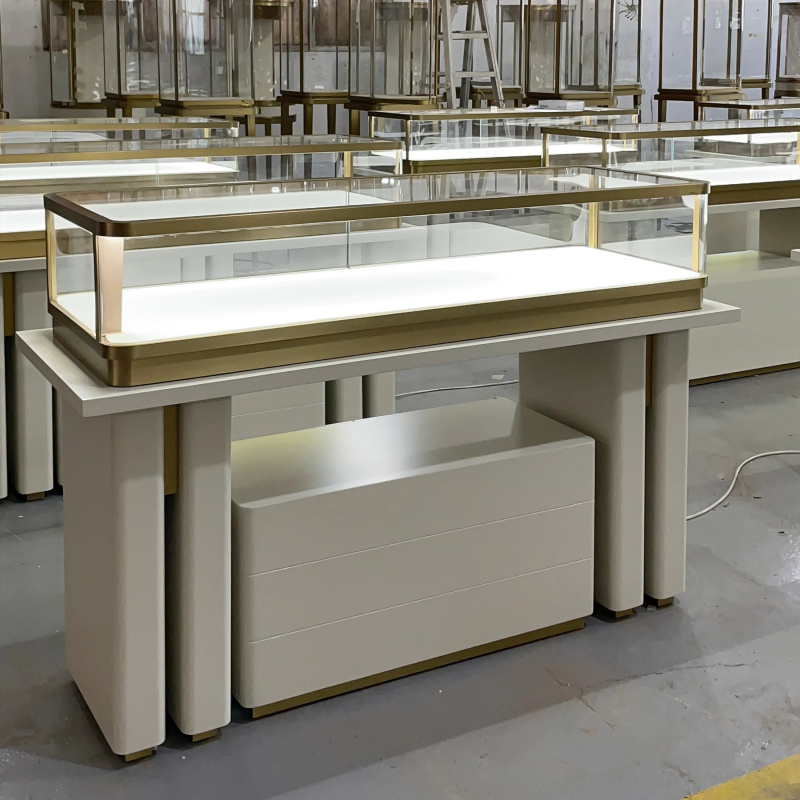 Vitrine de présentation de lux - Luxury Watch E Jewellery avis et prix