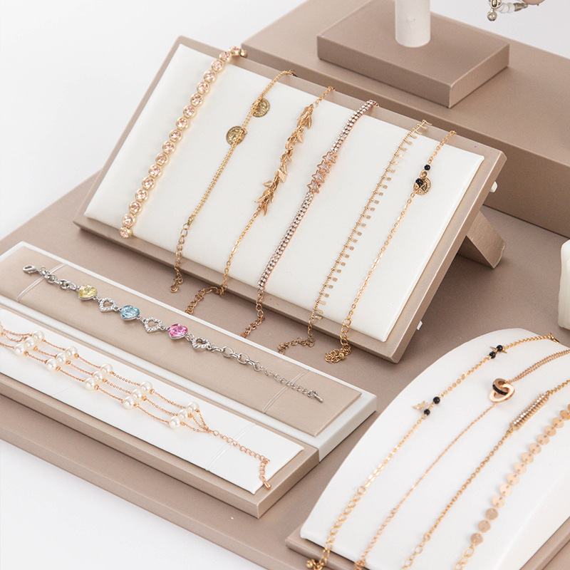 Présentoir à bijoux en cuir, s - Luxury Watch E Jewellery avis et prix