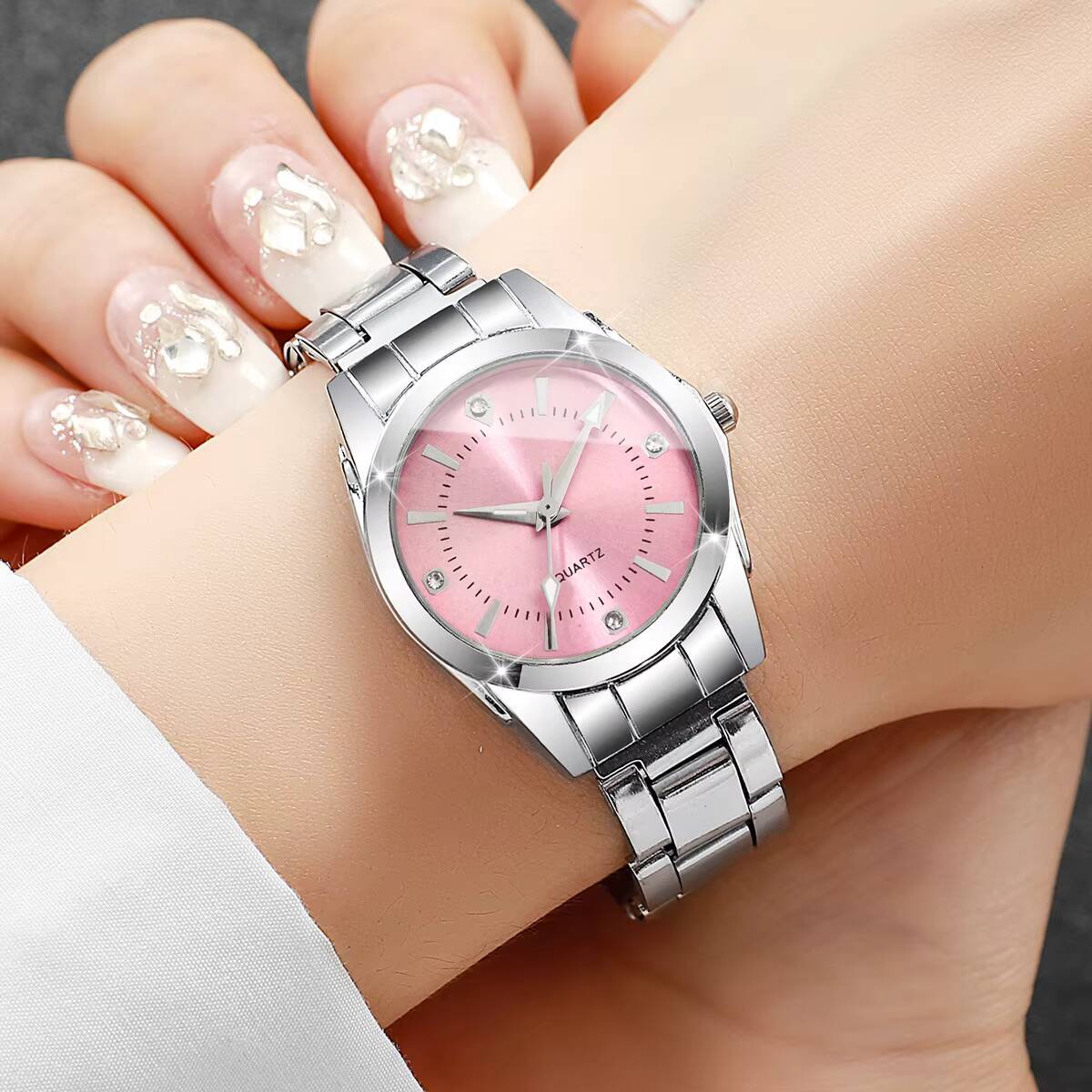 Montres de luxe à strass pour  - Luxury Watch Safe avis et prix