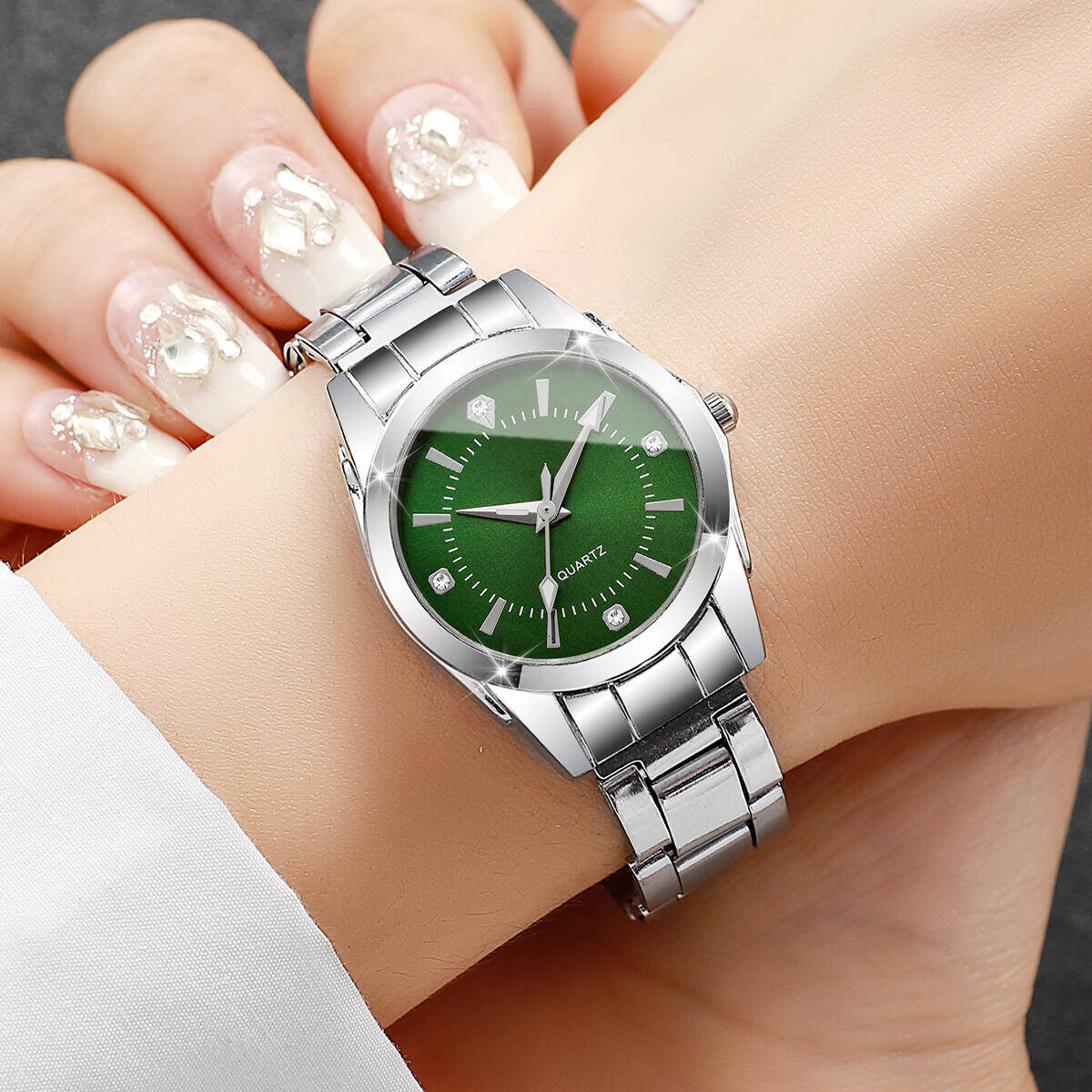 Montres de luxe à strass pour  - Luxury Watch Safe avis et prix